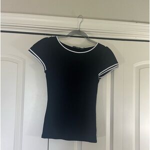 Cute Ralph Lauren, crewneck, tulips sleeve ribbed top with white detail. Small